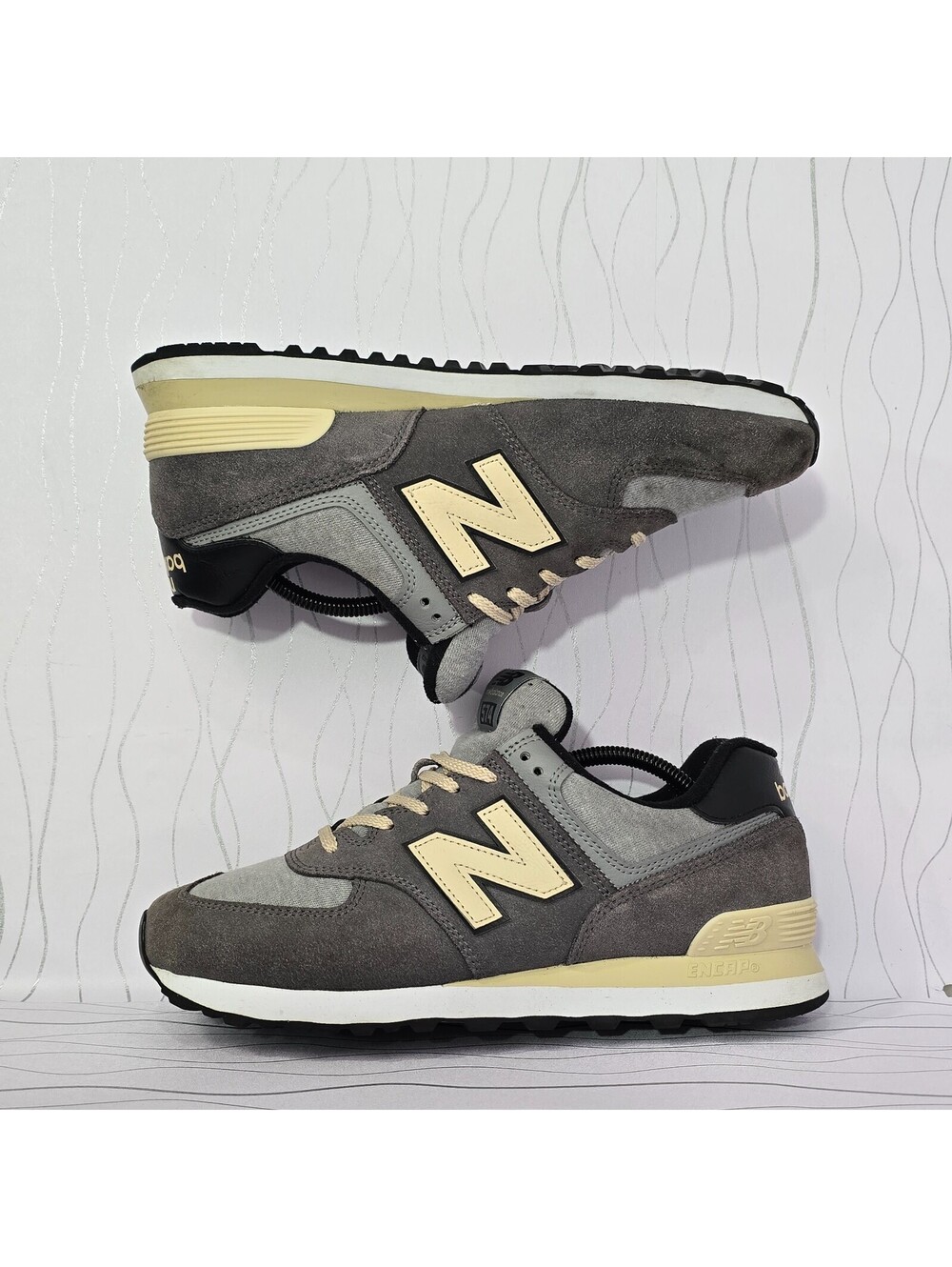 New Balance 574 Legacy U574LGG Mens Size 10 Dark Grey Charcoal Cream Sneakers